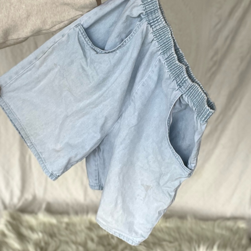 Sold on Insta shop 🤍 Vintage Cascade Blues light wash mom shorts. - Picture 3 of 3